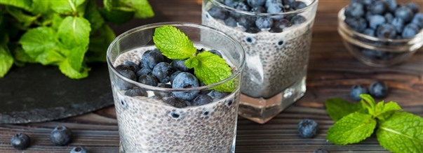 Chia-vanukas vaniljalla, marjoilla ja hedelmill