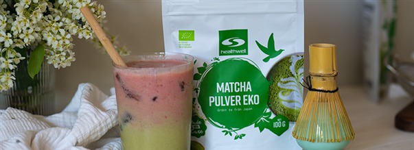 Iced strawberry matcha latte 