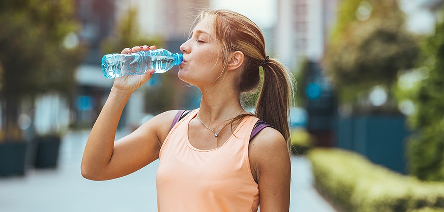 Juoksija juo vett�