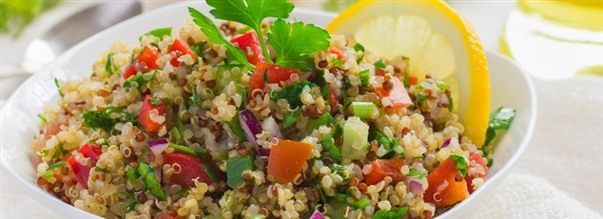 Gluteeniton tabbouleh kvinoalla