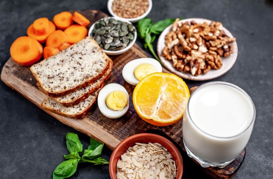 Puualusta, jolla on ruoka-aineita, jotka ovat rikkaita tiamiinivitamiinissa.