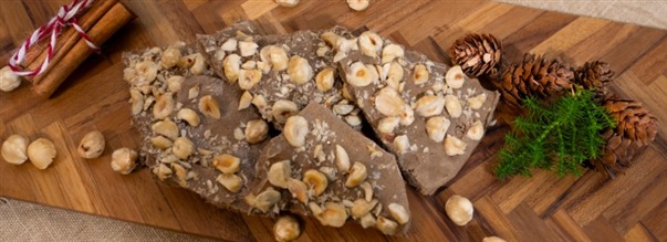 Jogurttilevy kanelilla ja pakurilla